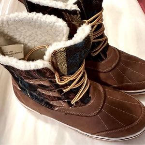 Celebrity Pink Artic Women’s Brown Lace up Winter Boots Size 9M EUC